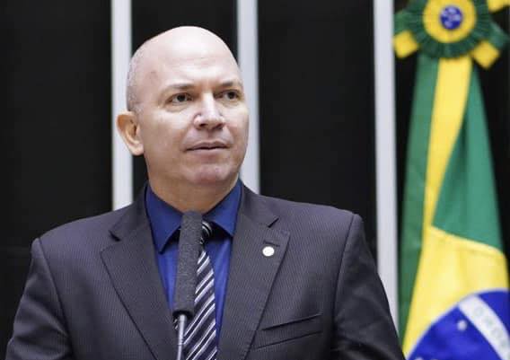 Gerlen Diniz pede voto em Alan Rick e critica gestão estadual
